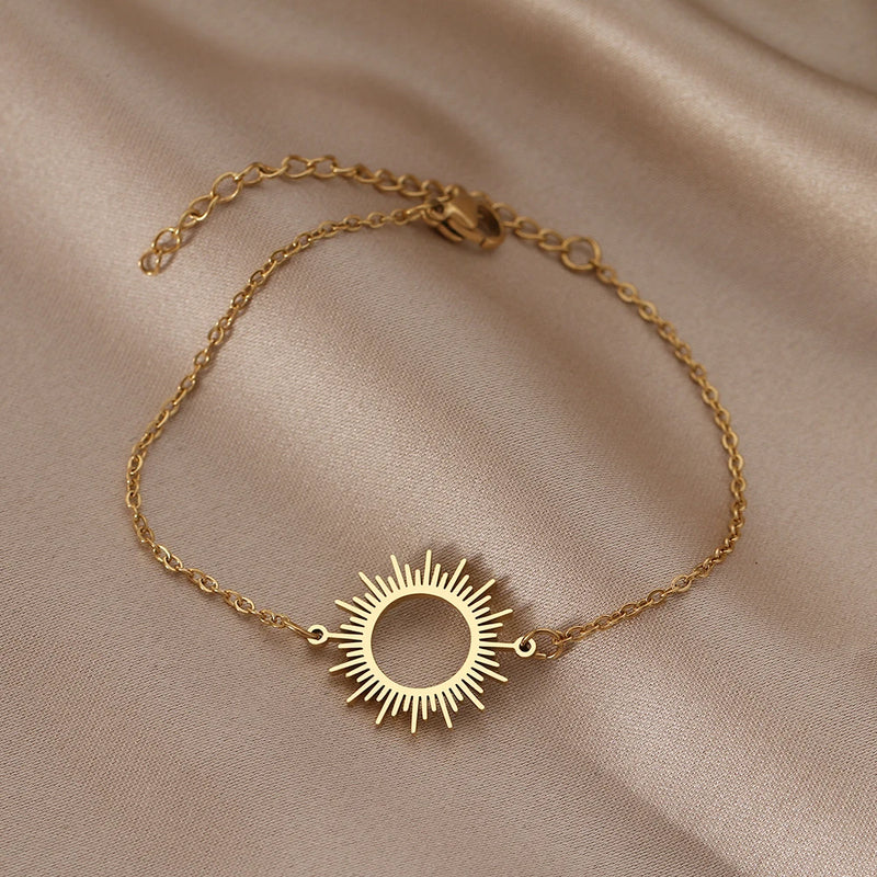 Pulseira Dourada com Pingente Sol Vazado