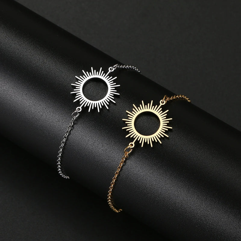 Pulseira Dourada com Pingente Sol Vazado