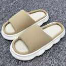 Chinelo casual respirável e confortável.