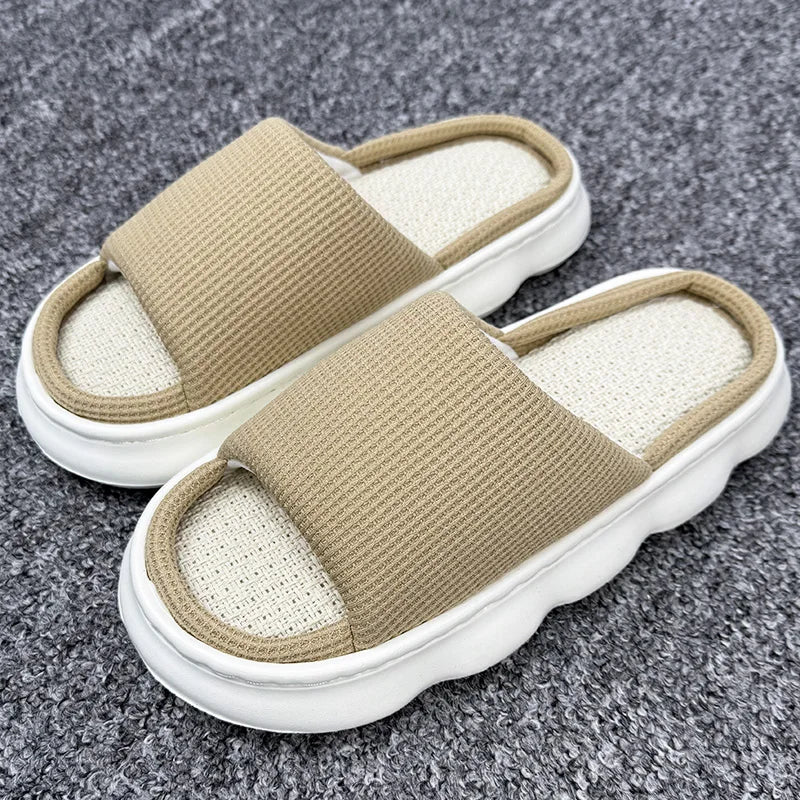 Chinelo casual respirável e confortável.